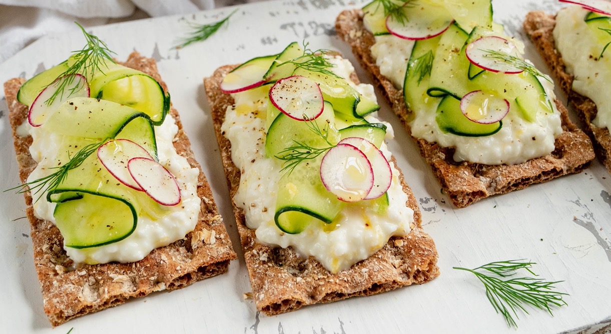 Green Goddess Cottage Cheese Crispbreads | Breakstone's