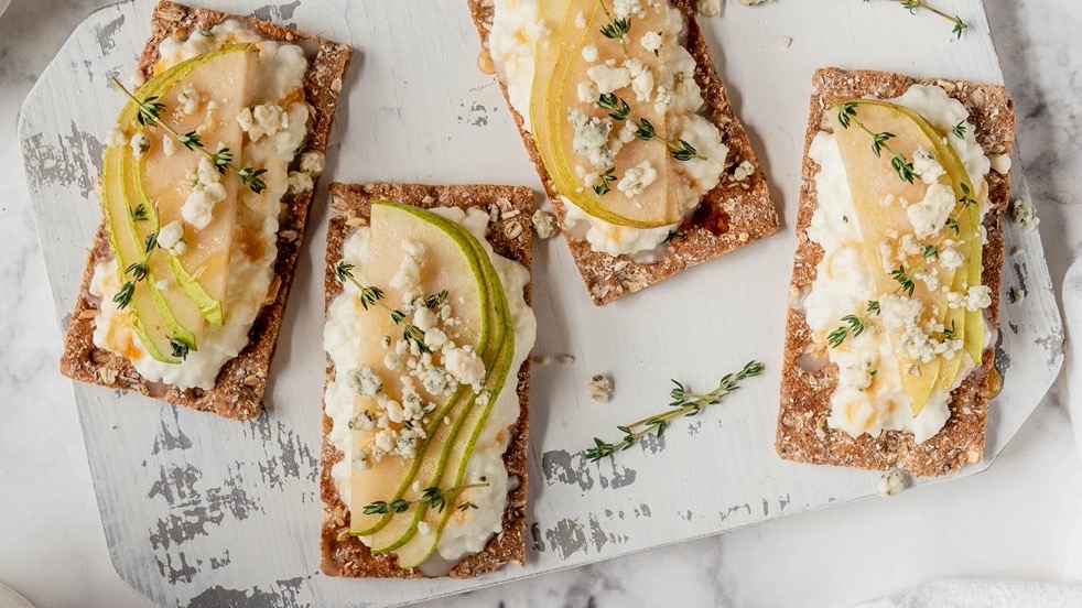Pear & Hot Honey Cottage Cheese Crispbreads